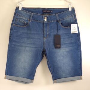Vintage Violet Plus Size 18W Women’s Shorts Denim 5‎ Pocket Med Wash Cuffed NWT